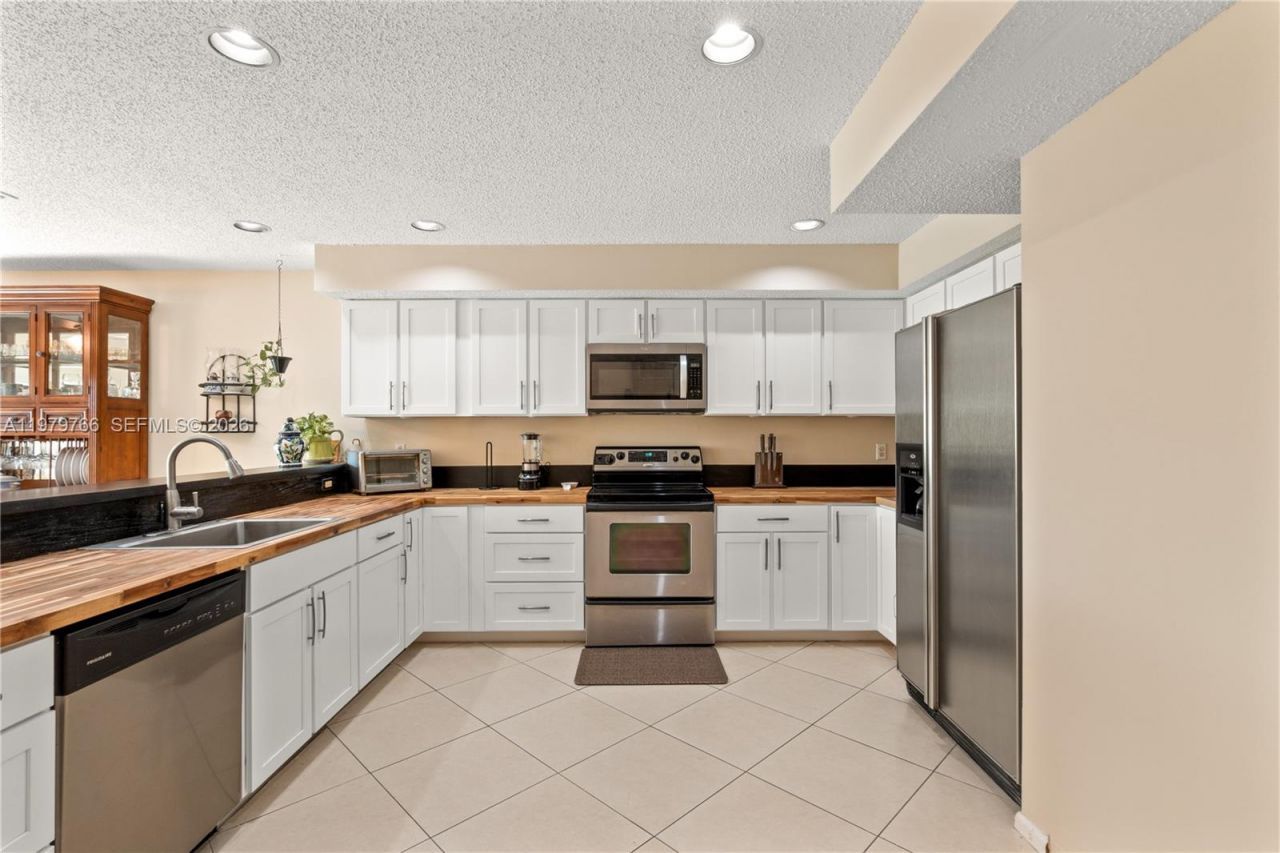 5692 Santiago Cir, Boca Raton, FL 33433 Photo