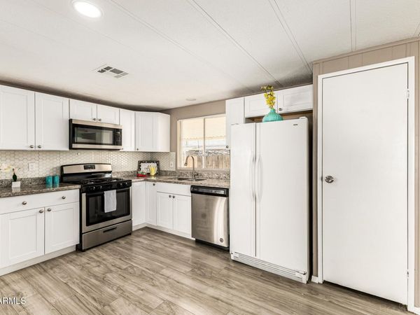 643 S 93RD Place, Mesa, AZ 85208