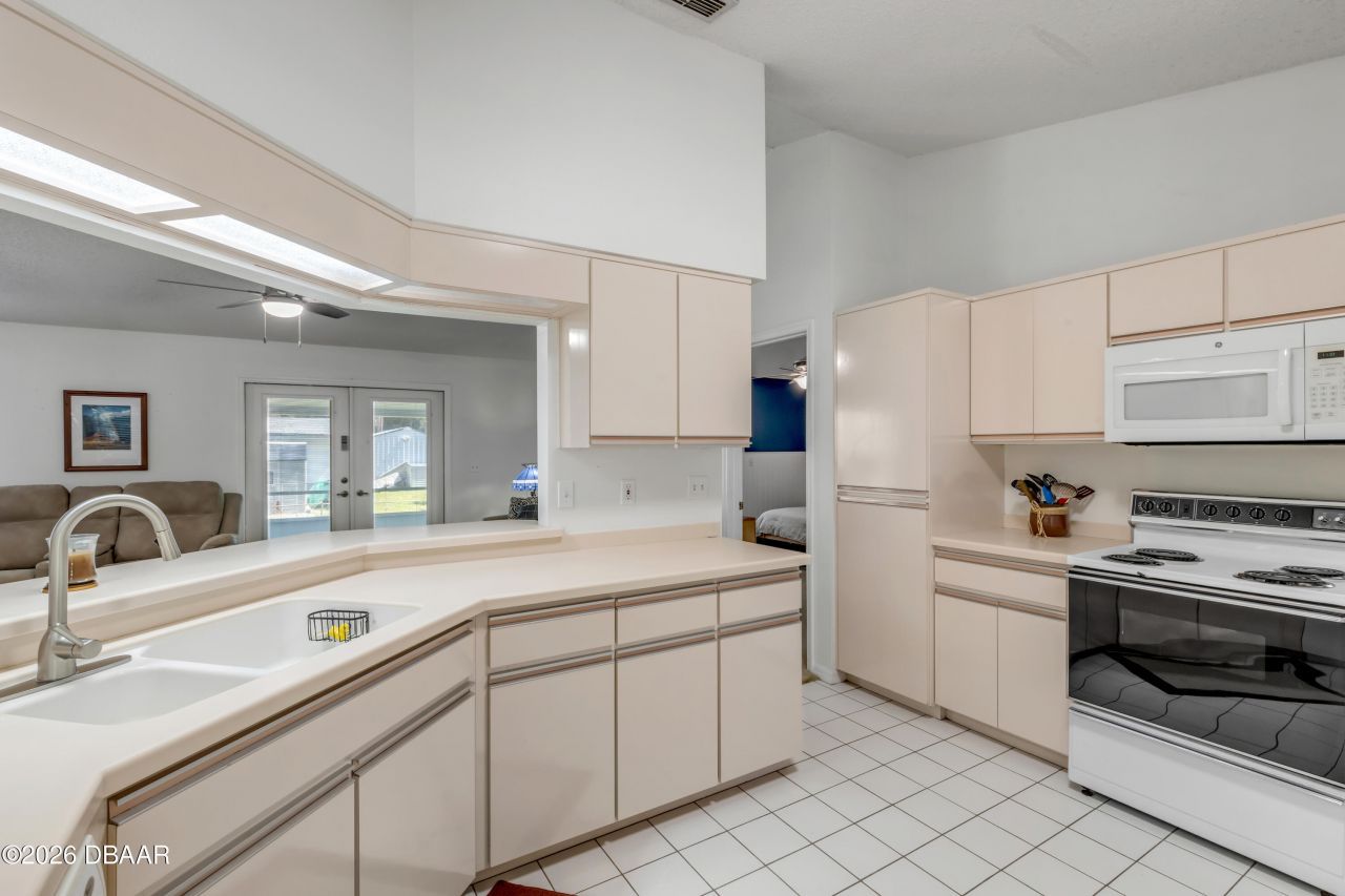 451 Palm Drive, New Smyrna Beach, FL 32168 Photo