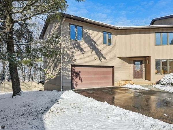 39 Cedarwood Ter, Woodland Park, NJ 07424