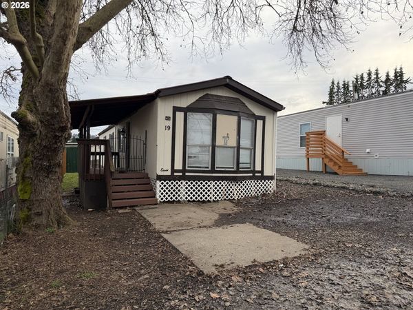 200 EMILS WAY, Unit 19, Roseburg, OR 97471