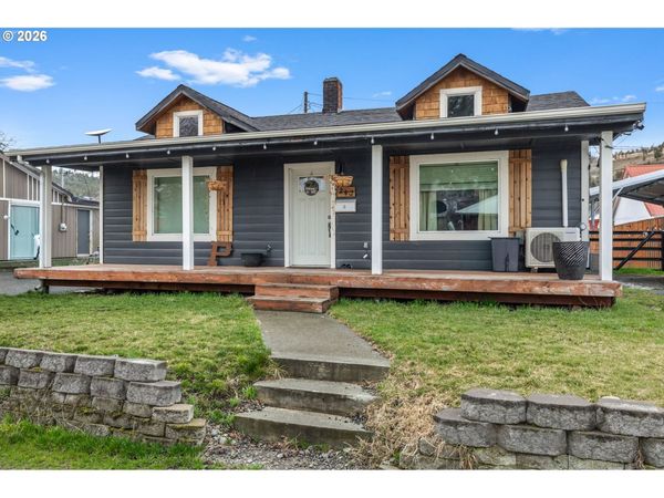 242 NW 1ST AVE, John Day, OR 97845