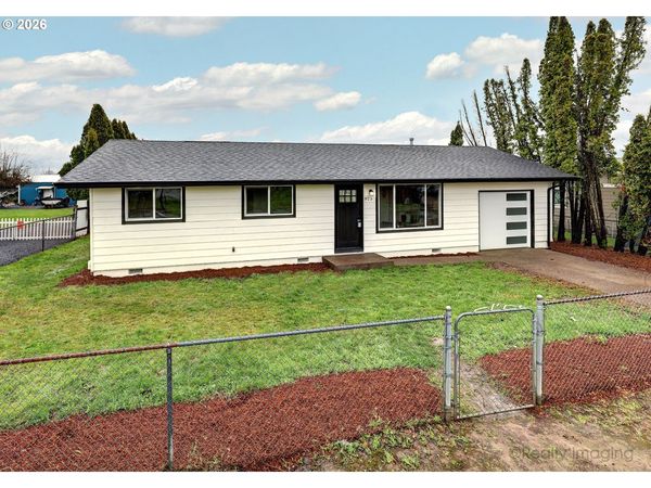 925 N PERSHING ST, Mt. Angel, OR 97362