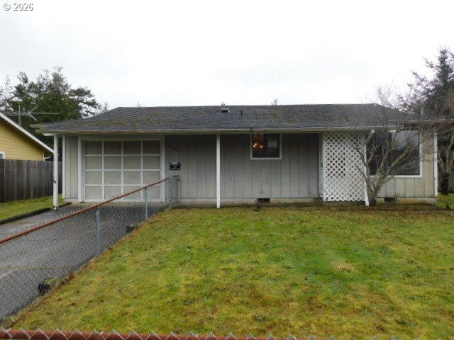 1990 Willow St, Florence, OR 97439 Main Photo