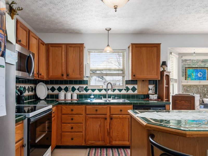 6049 Woodsboro Drive , Columbus, OH 43228 Photo 10