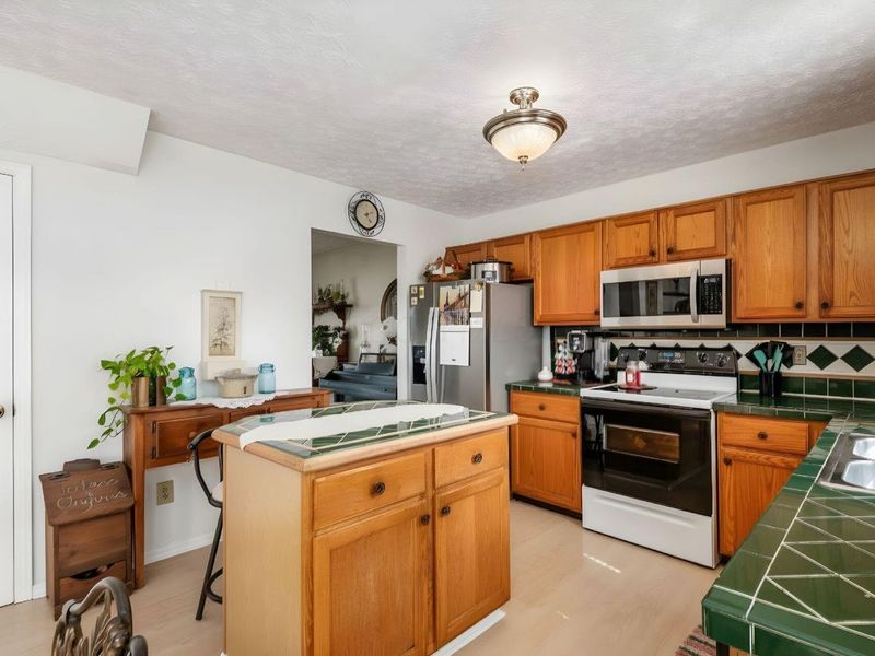 6049 Woodsboro Drive , Columbus, OH 43228 Photo 11