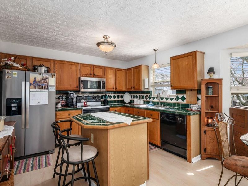 6049 Woodsboro Drive , Columbus, OH 43228 Photo 12