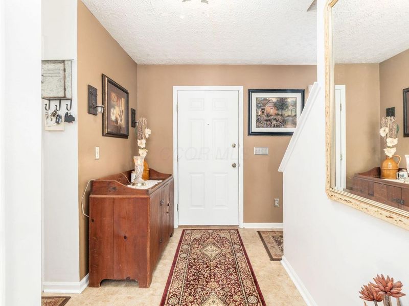 6049 Woodsboro Drive , Columbus, OH 43228 Photo 3