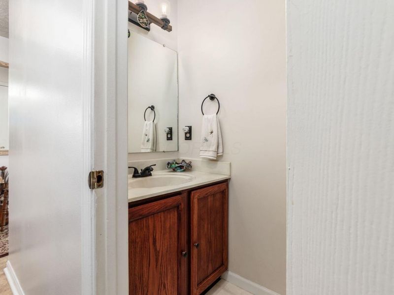 6049 Woodsboro Drive , Columbus, OH 43228 Photo 4