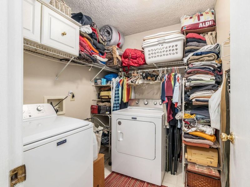 6049 Woodsboro Drive , Columbus, OH 43228 Photo 5