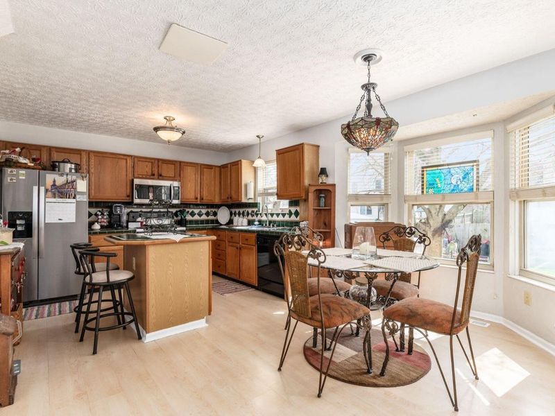 6049 Woodsboro Drive , Columbus, OH 43228 Photo 8