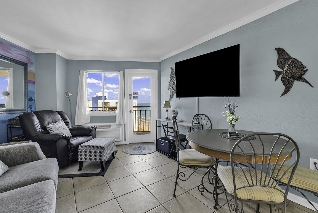 2001 S Ocean Blvd.  Photo 11