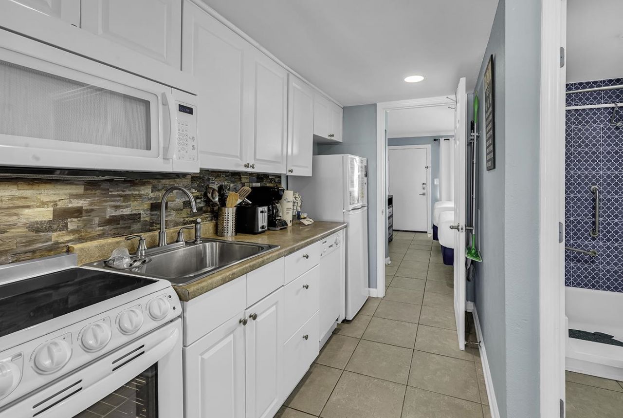 2001 S Ocean Blvd.  Photo 9