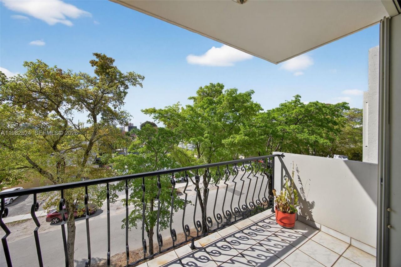 3181 SW 13th St , Unit 416, Miami, FL 33145 Photo