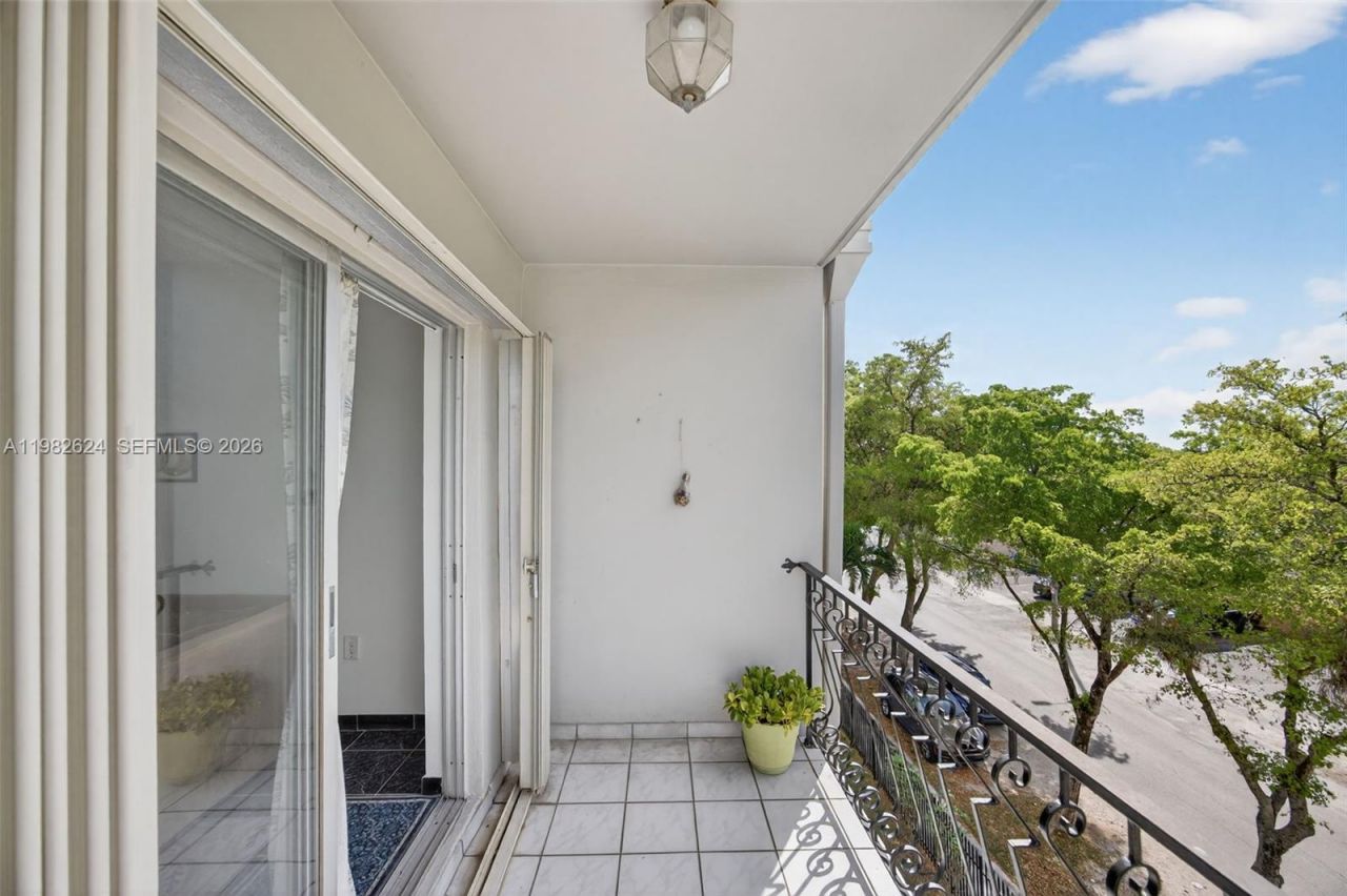 3181 SW 13th St , Unit 416, Miami, FL 33145 Photo