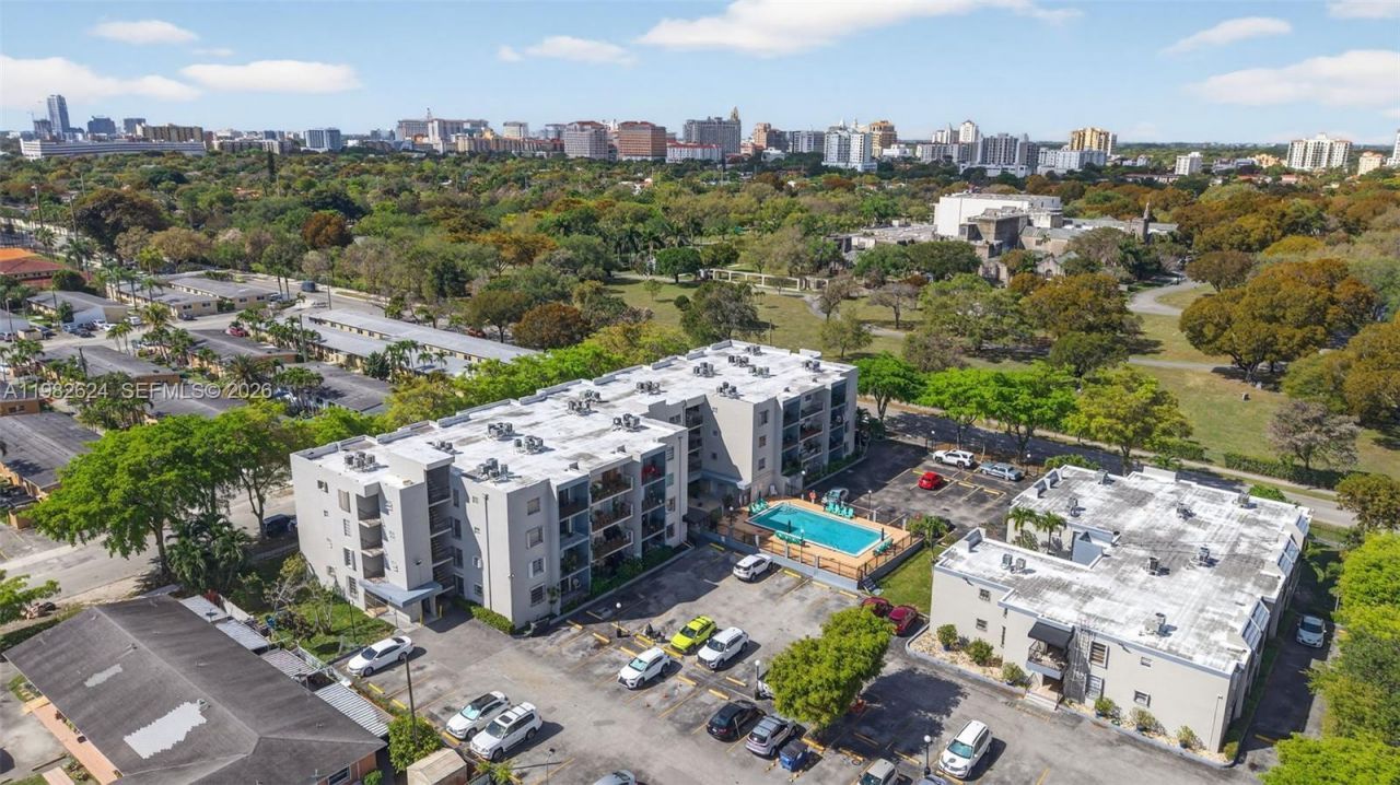 3181 SW 13th St , Unit 416, Miami, FL 33145 Photo