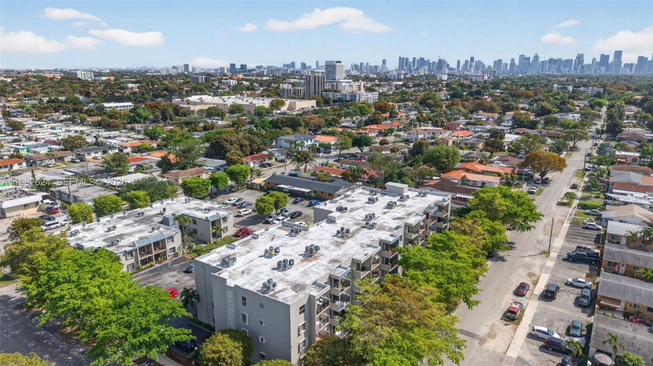 3181 SW 13th St , Unit 416, Miami, FL 33145 Photo