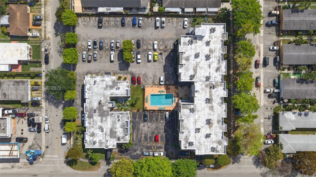 3181 SW 13th St , Unit 416, Miami, FL 33145 Photo