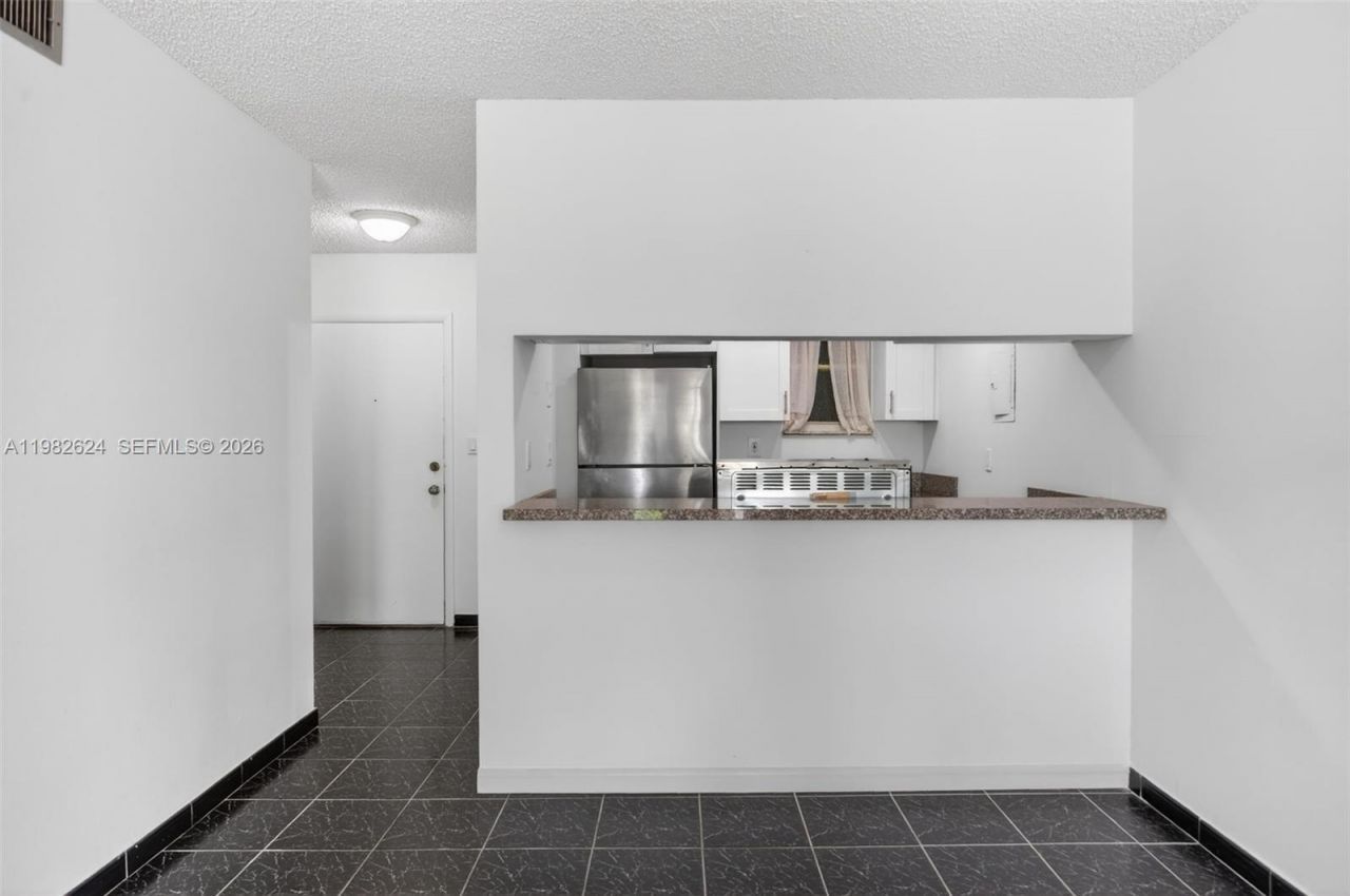 3181 SW 13th St , Unit 416, Miami, FL 33145 Photo