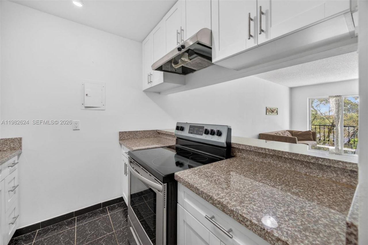 3181 SW 13th St , Unit 416, Miami, FL 33145 Photo