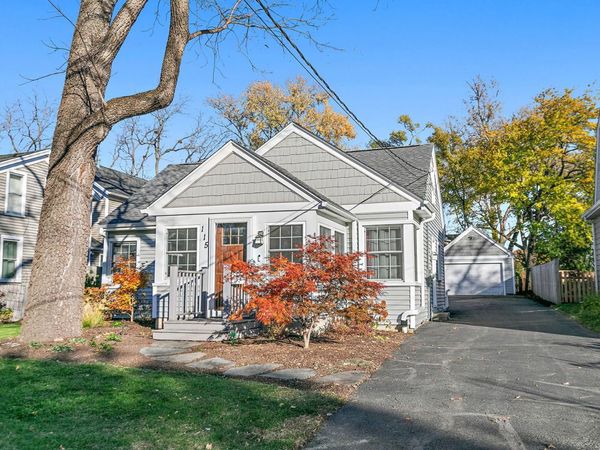 115 N Hager Avenue , Barrington, IL 60010