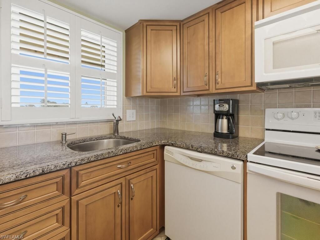 351 Charlemagne Blvd, Unit B208, Naples, FL 34112 Photo