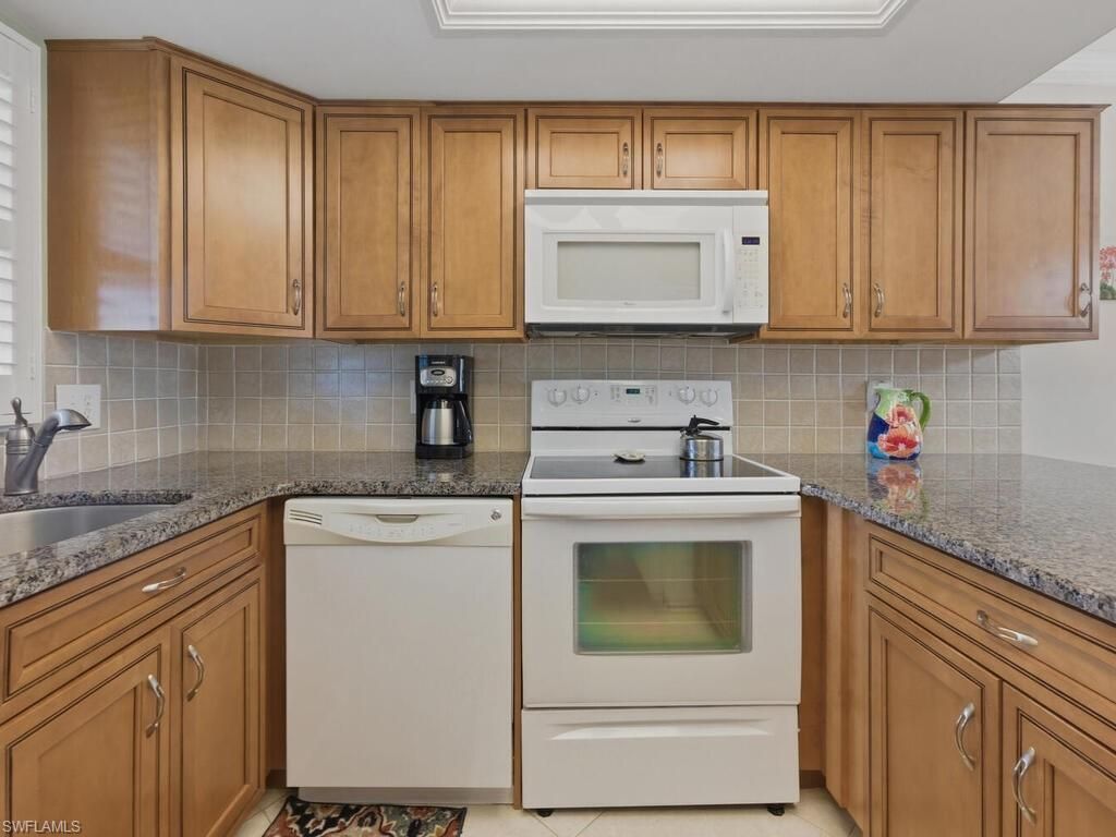 351 Charlemagne Blvd, Unit B208, Naples, FL 34112 Photo