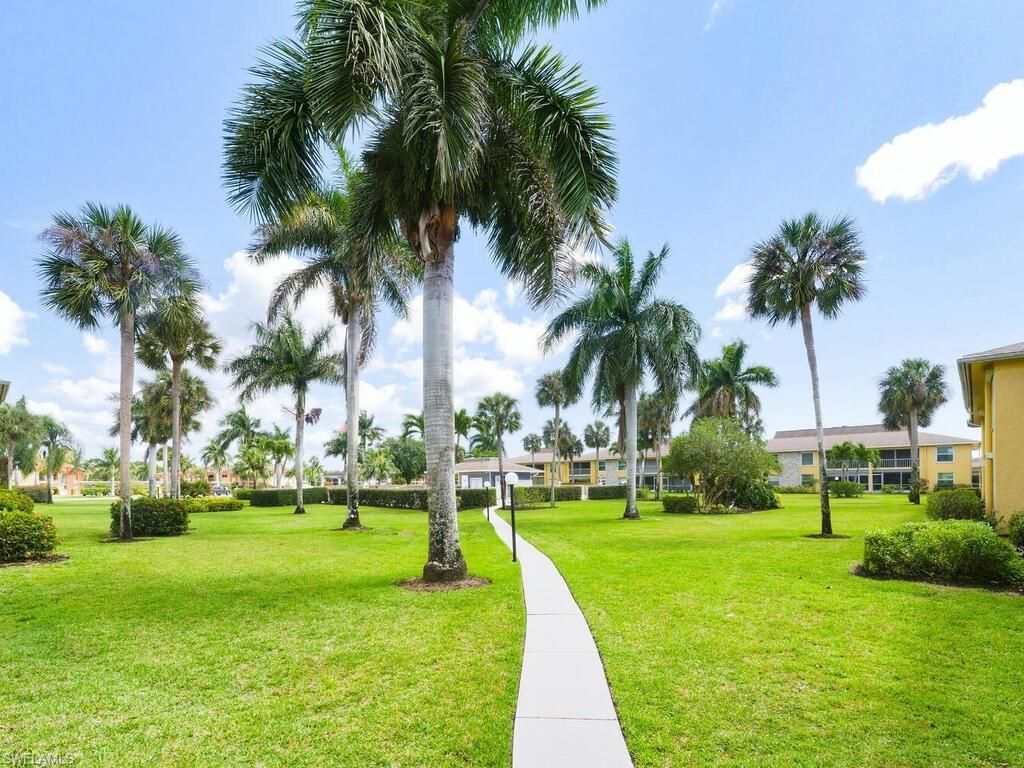351 Charlemagne Blvd, Unit B208, Naples, FL 34112 Photo