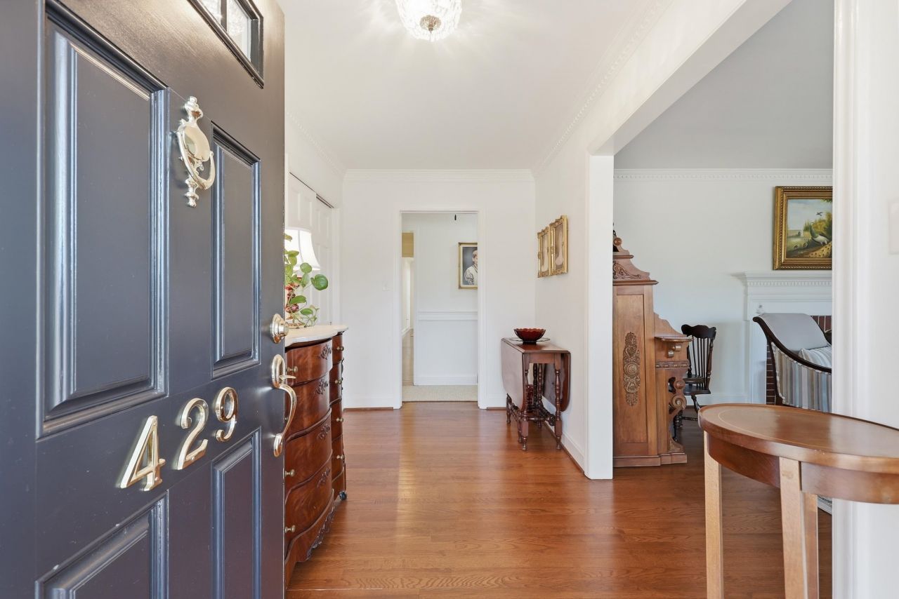 429 Fox Bay Rd.  Photo 17