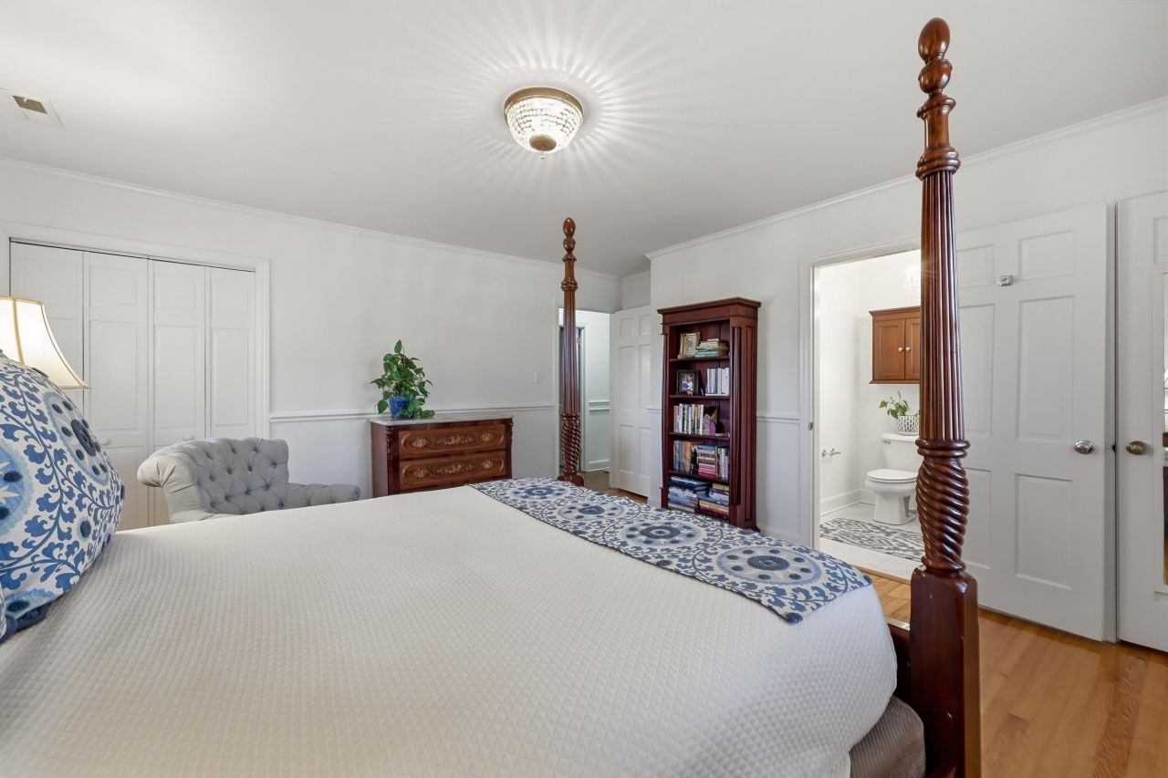 429 Fox Bay Rd.  Photo 36