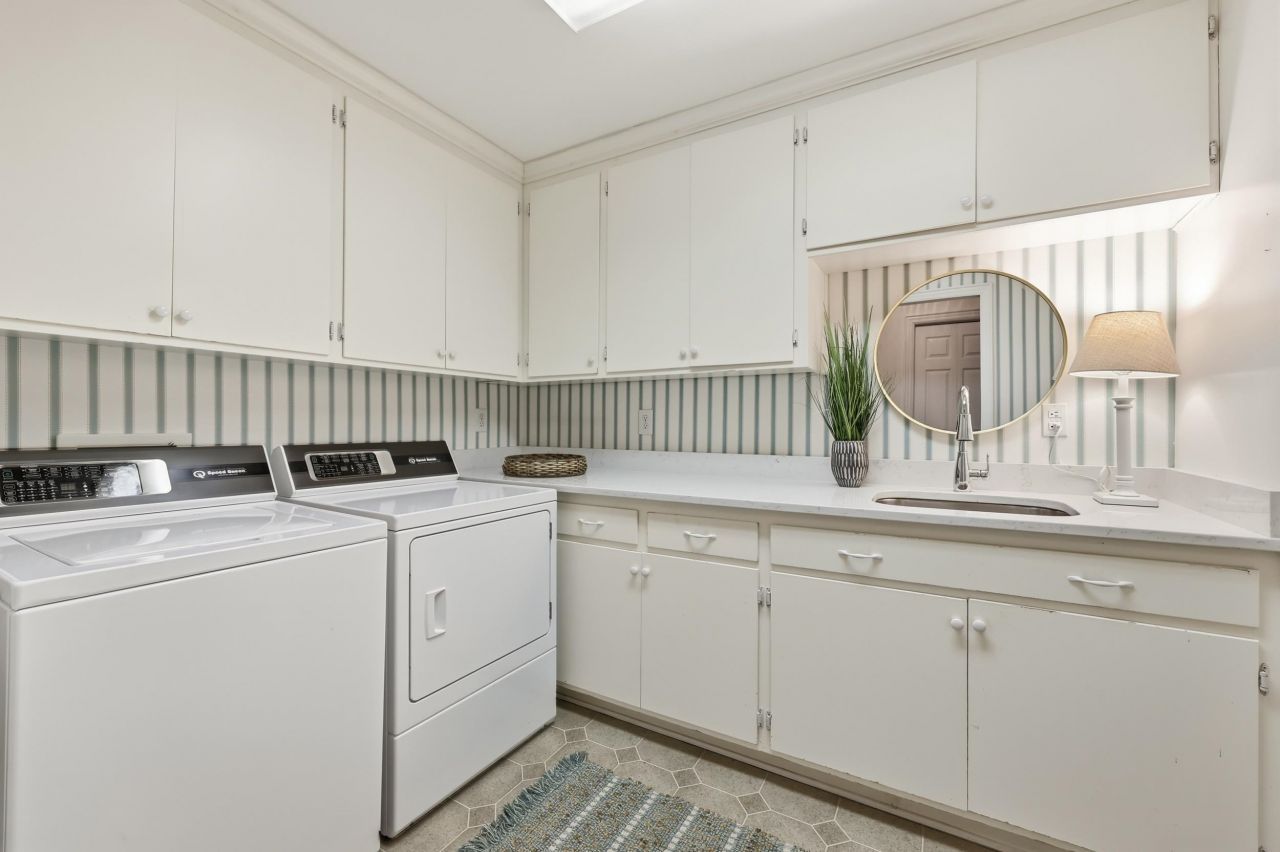 429 Fox Bay Rd.  Photo 47