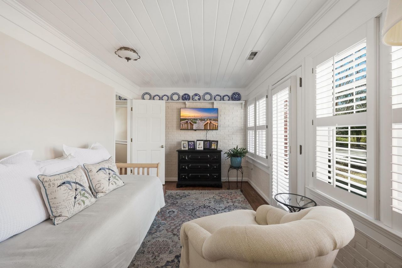 429 Fox Bay Rd.  Photo 48