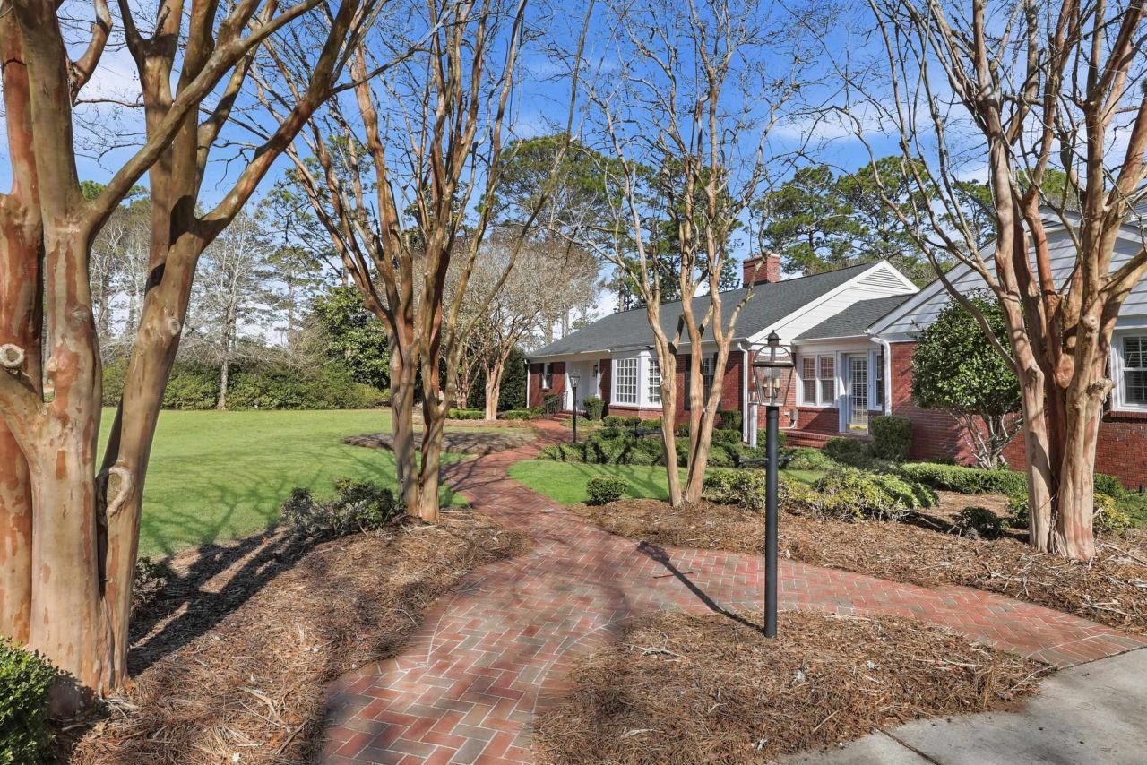 429 Fox Bay Rd.  Photo 5