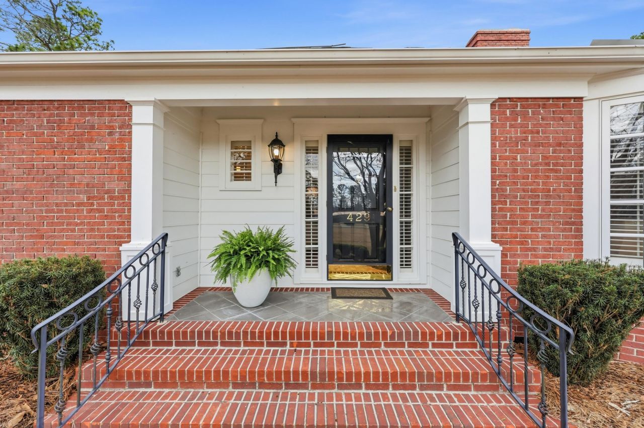 429 Fox Bay Rd.  Photo 7