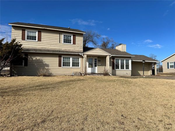 422 42nd NE, Cedar Rapids, IA 52402