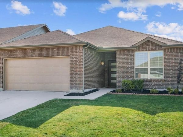 1110 Greywood Drive, Van Alstyne, TX 75495