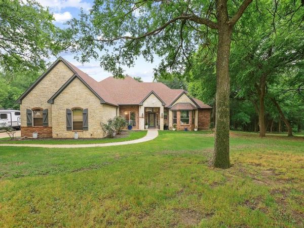 107 Falls Creek Lane, Gunter, TX 75058