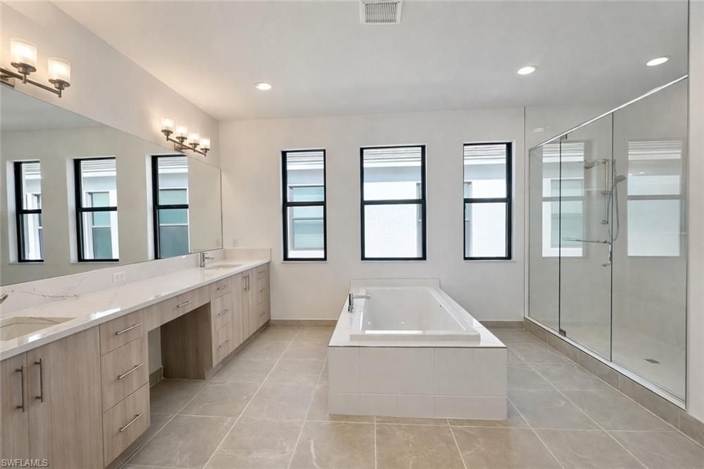 12770 Woodbury Dr, Estero, FL 33928 Photo