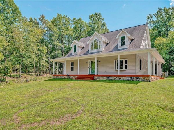 6720 Bradshaw RD, Salem, VA 24153