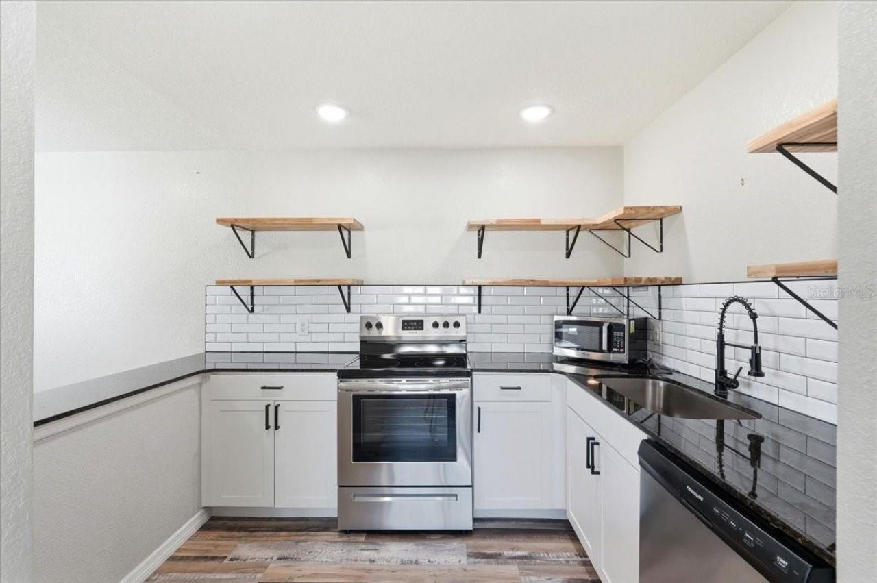 205 Andover Place N, Unit 119, Sun City Center, FL 33573 Photo