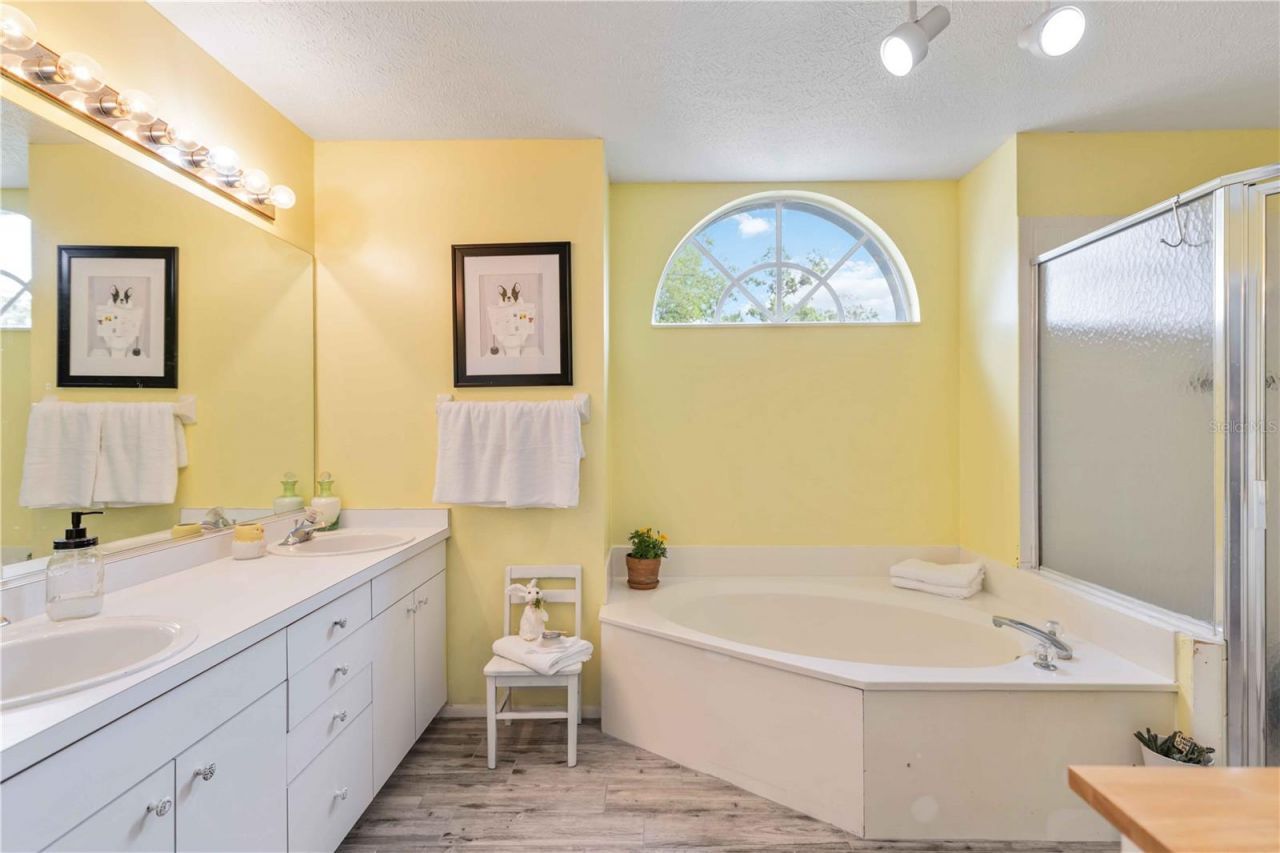 4524 28th Avenue Drive E, Bradenton, FL 34208 Photo