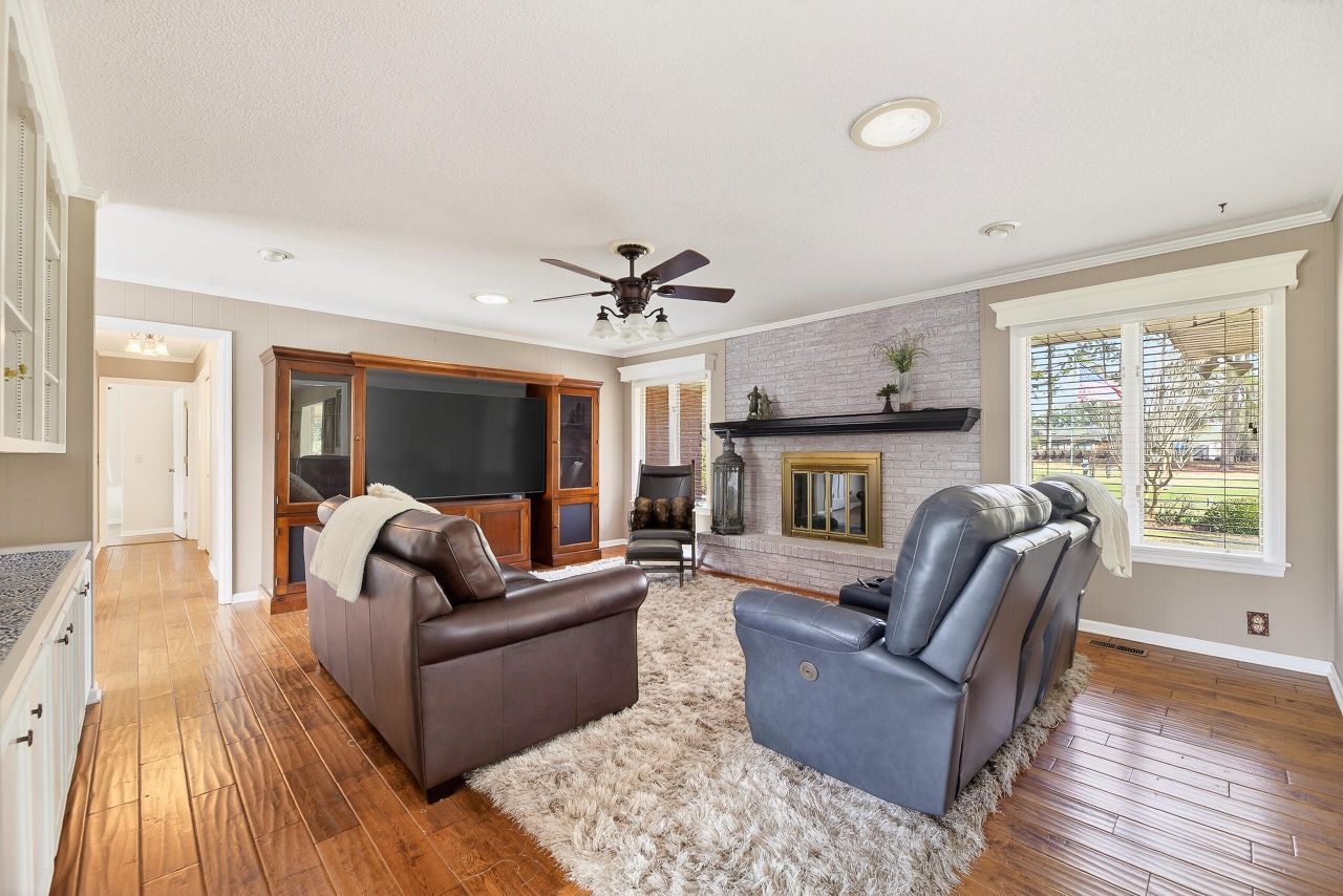 207 Cooper Drive Photo 8