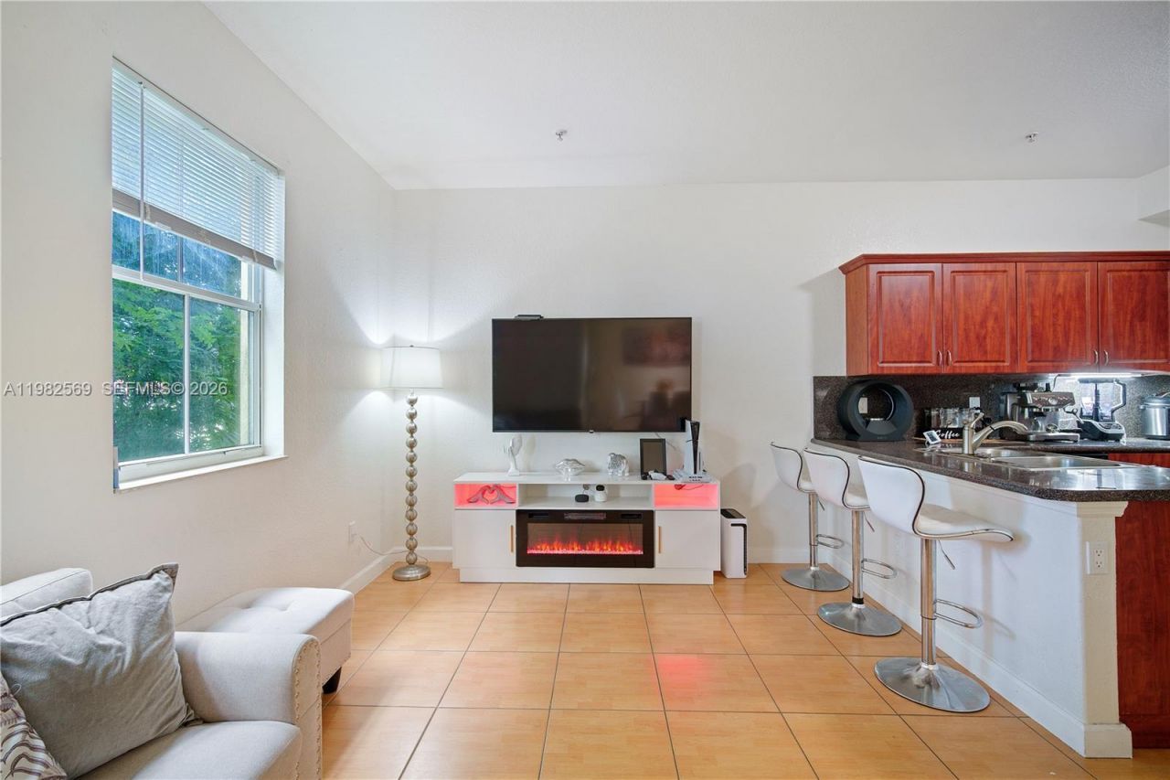 10242 NW 7th St, Unit 209, Miami, FL 33172 Photo