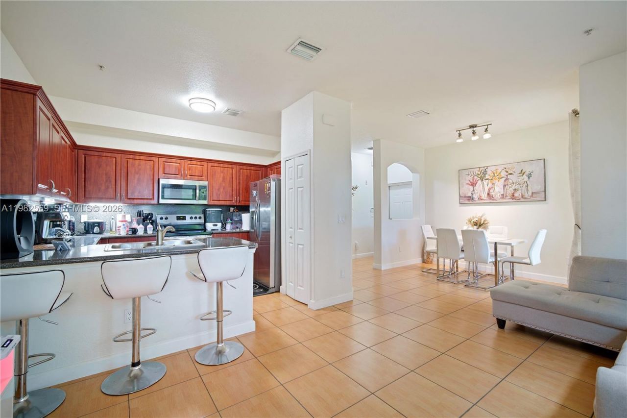 10242 NW 7th St, Unit 209, Miami, FL 33172 Photo