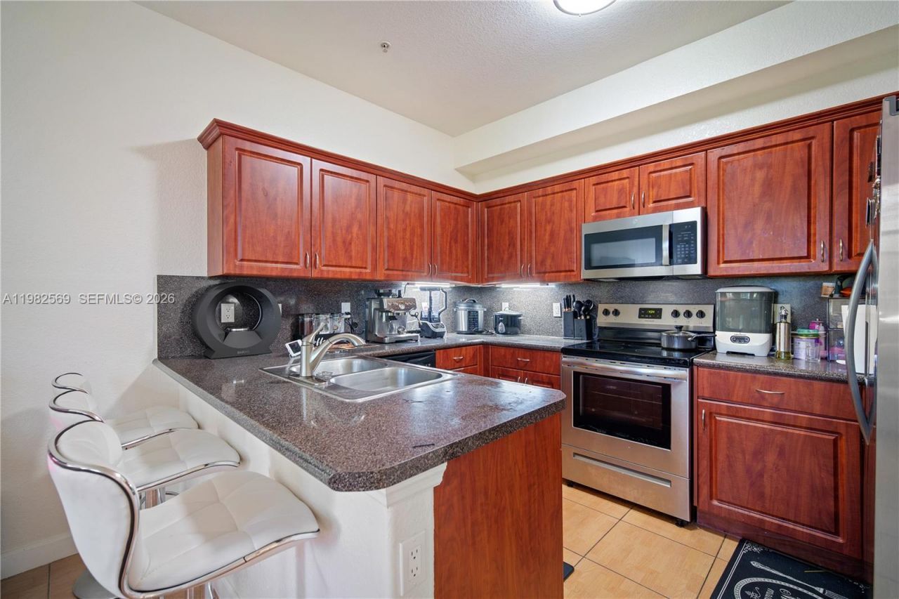 10242 NW 7th St, Unit 209, Miami, FL 33172 Photo