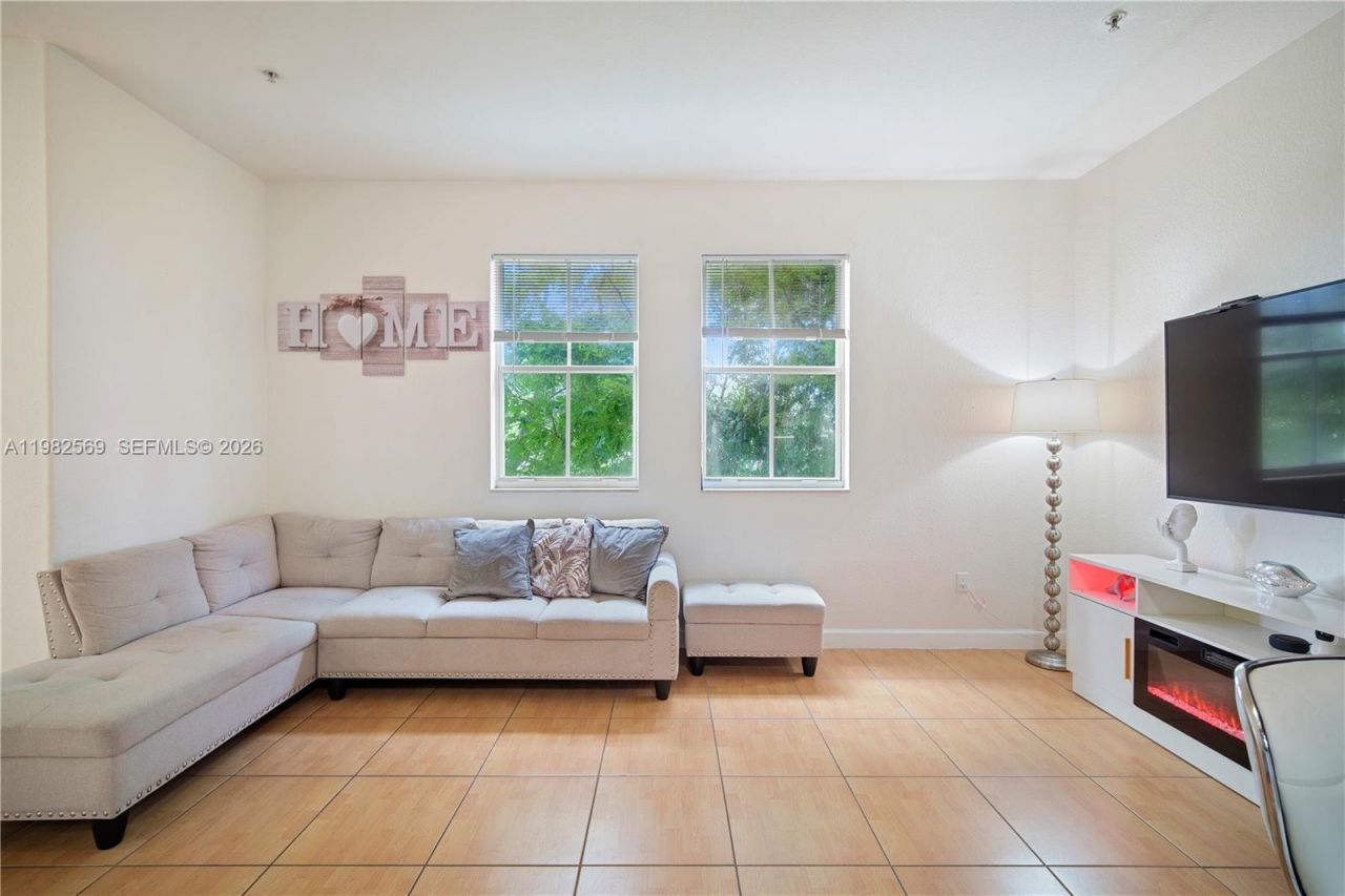 10242 NW 7th St, Unit 209, Miami, FL 33172 Photo
