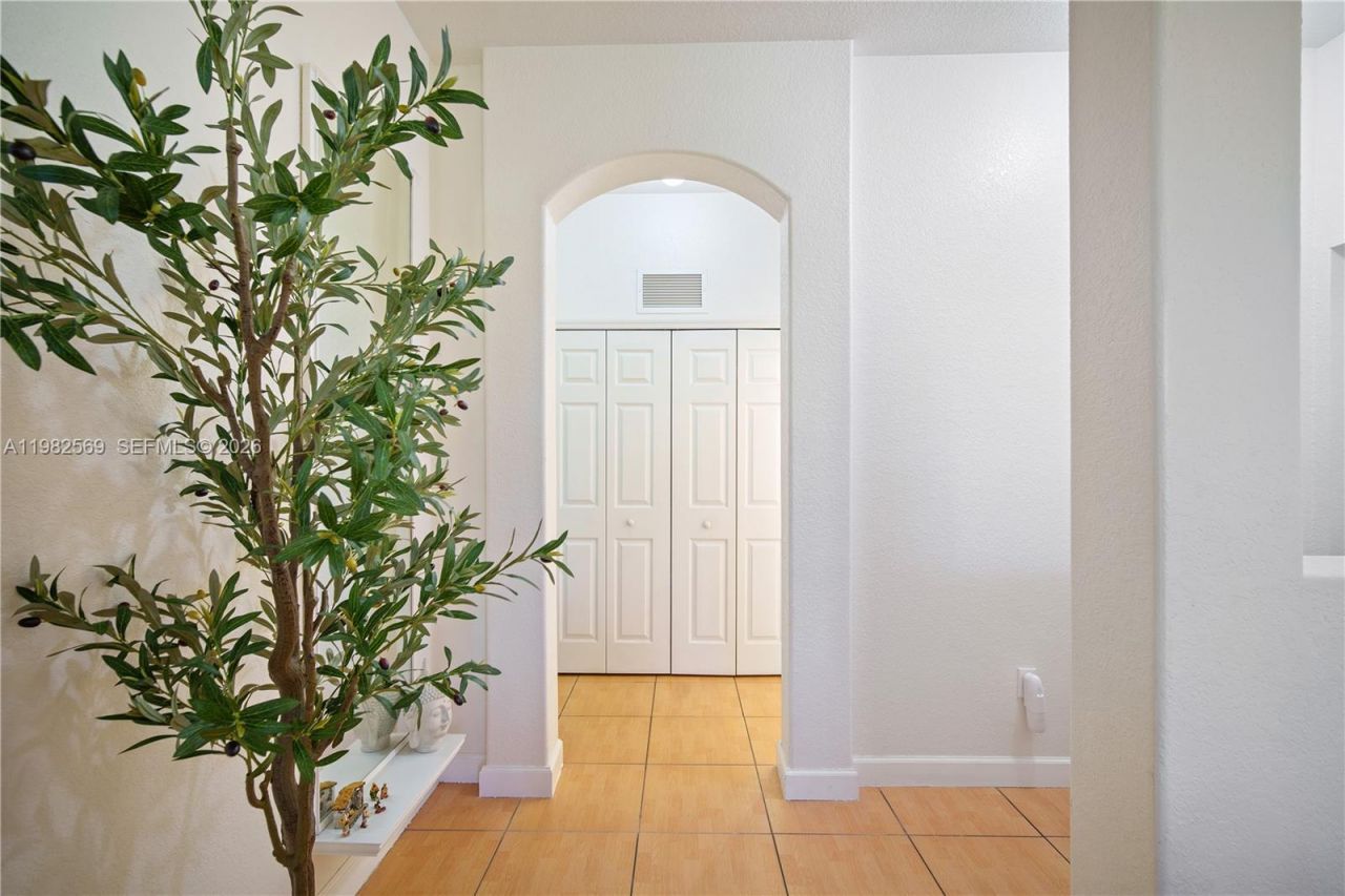 10242 NW 7th St, Unit 209, Miami, FL 33172 Photo