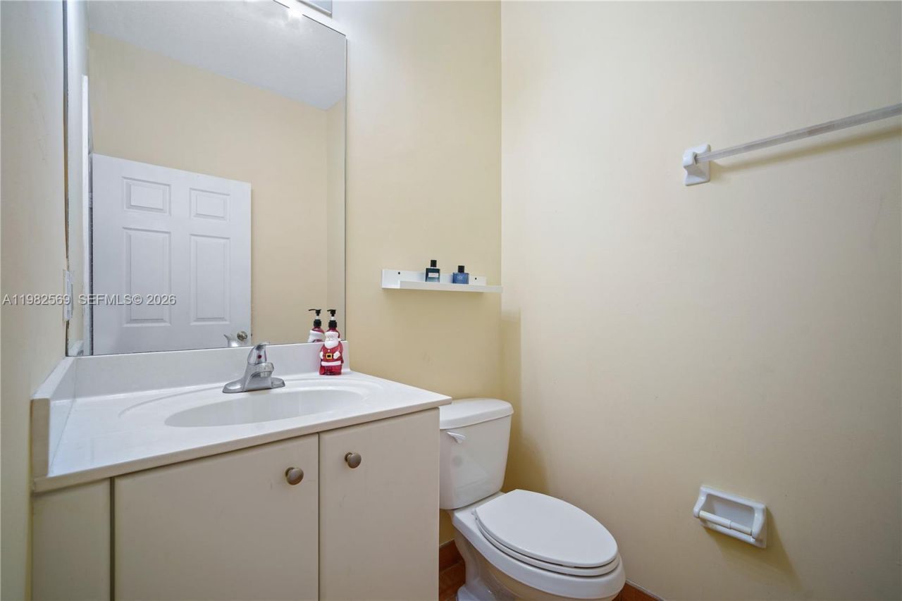 10242 NW 7th St, Unit 209, Miami, FL 33172 Photo