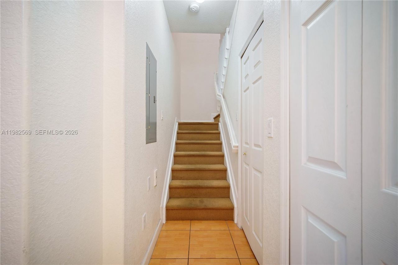 10242 NW 7th St, Unit 209, Miami, FL 33172 Photo