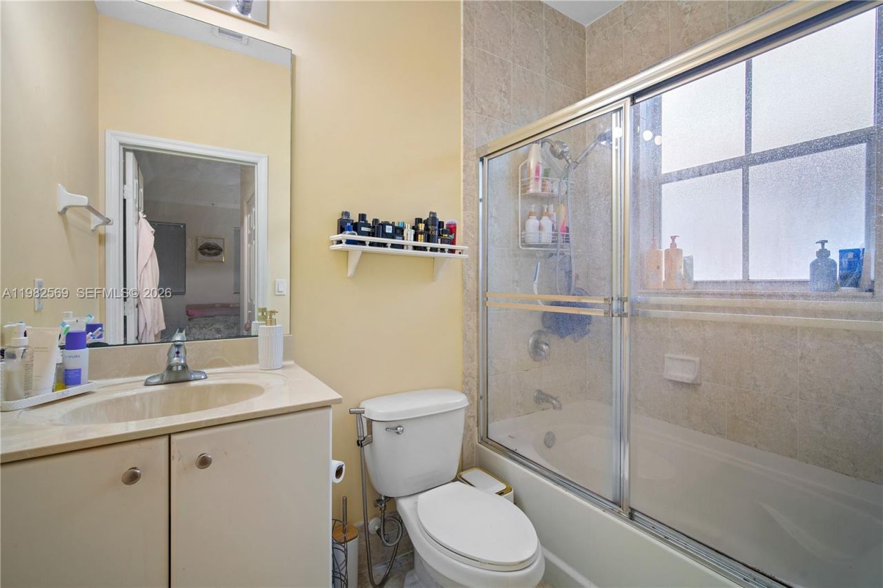 10242 NW 7th St, Unit 209, Miami, FL 33172 Photo